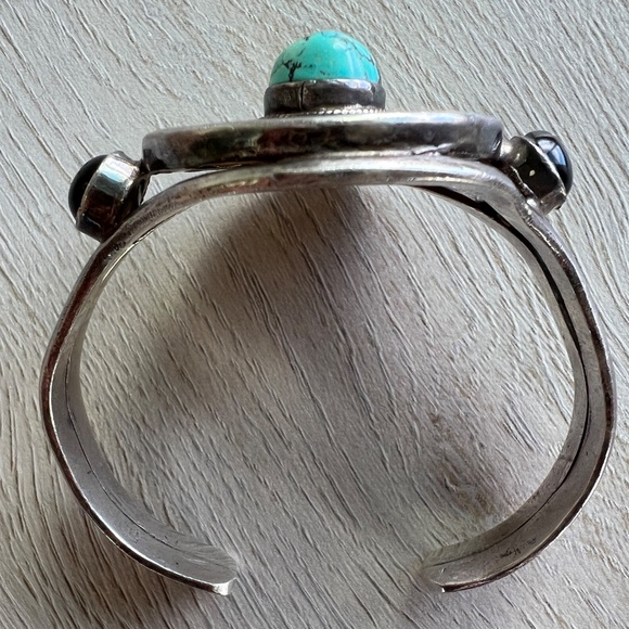 Sold! Vintage Artisan Silver-Tone Cuff Bracelet Turquoise Black Obsidian Bone - Picture 6 of 15